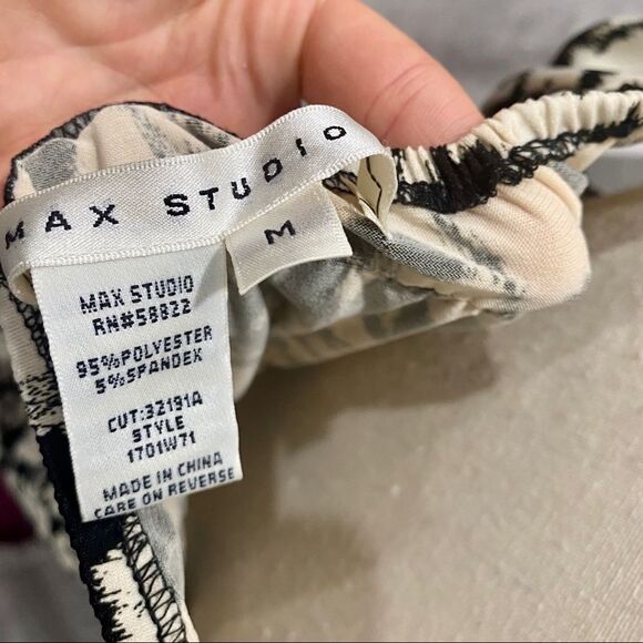 ⭐️ MAX STUDIO Floral Print Ruched Peasant Top - Picture 7 of 7